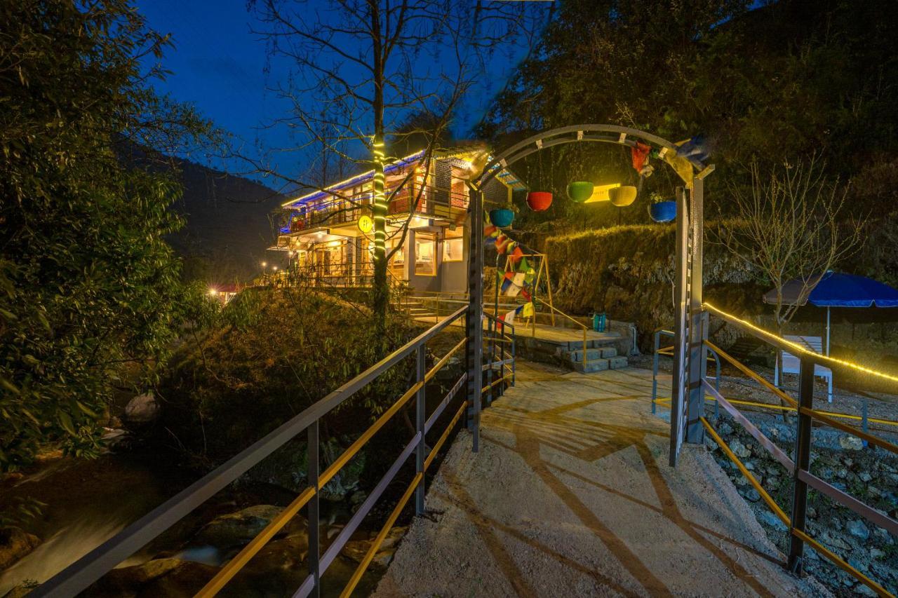 The Hosteller Mussoorie By The Streamside, Kempty 外观 照片