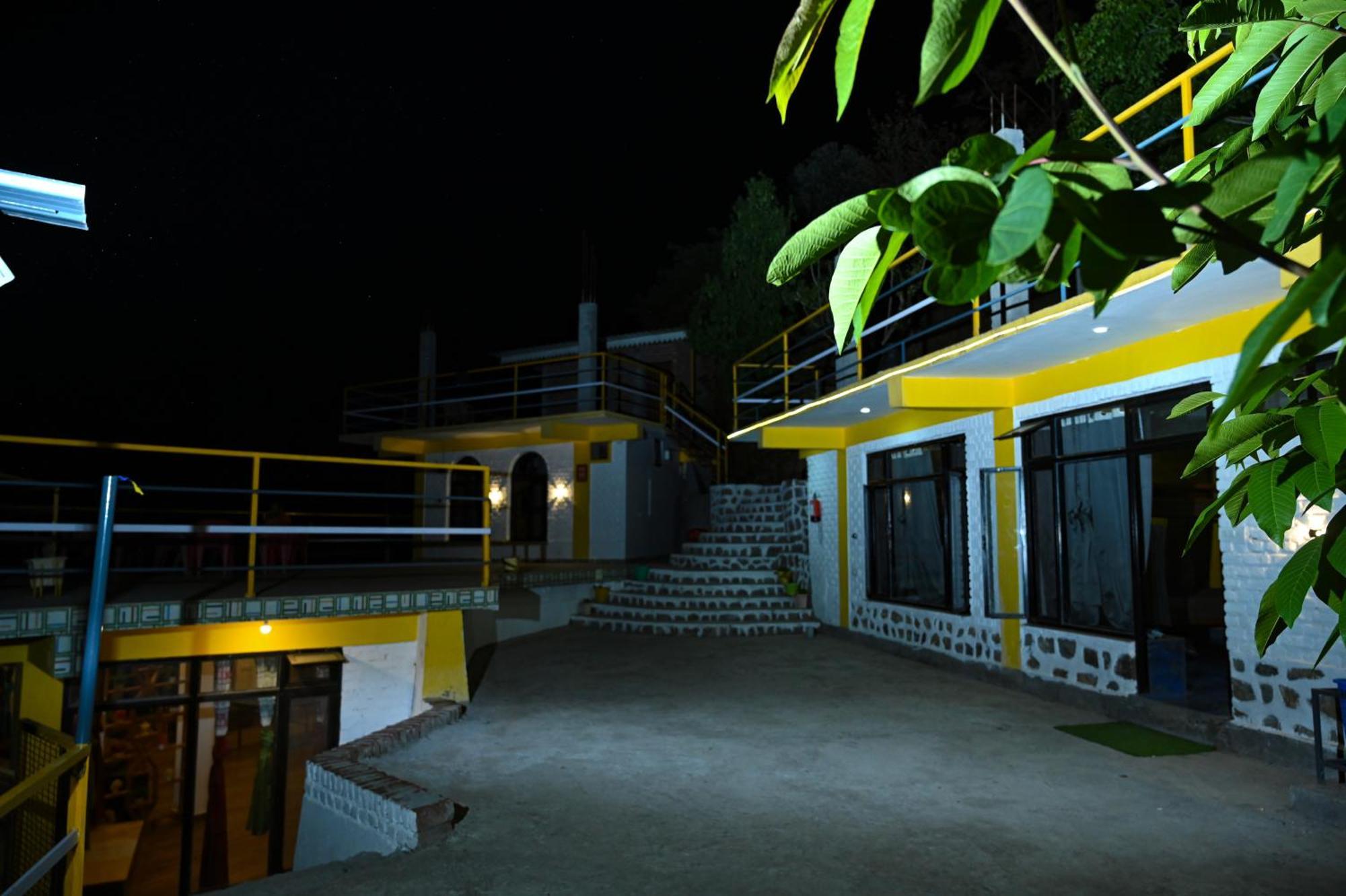 The Hosteller Mussoorie By The Streamside, Kempty 外观 照片