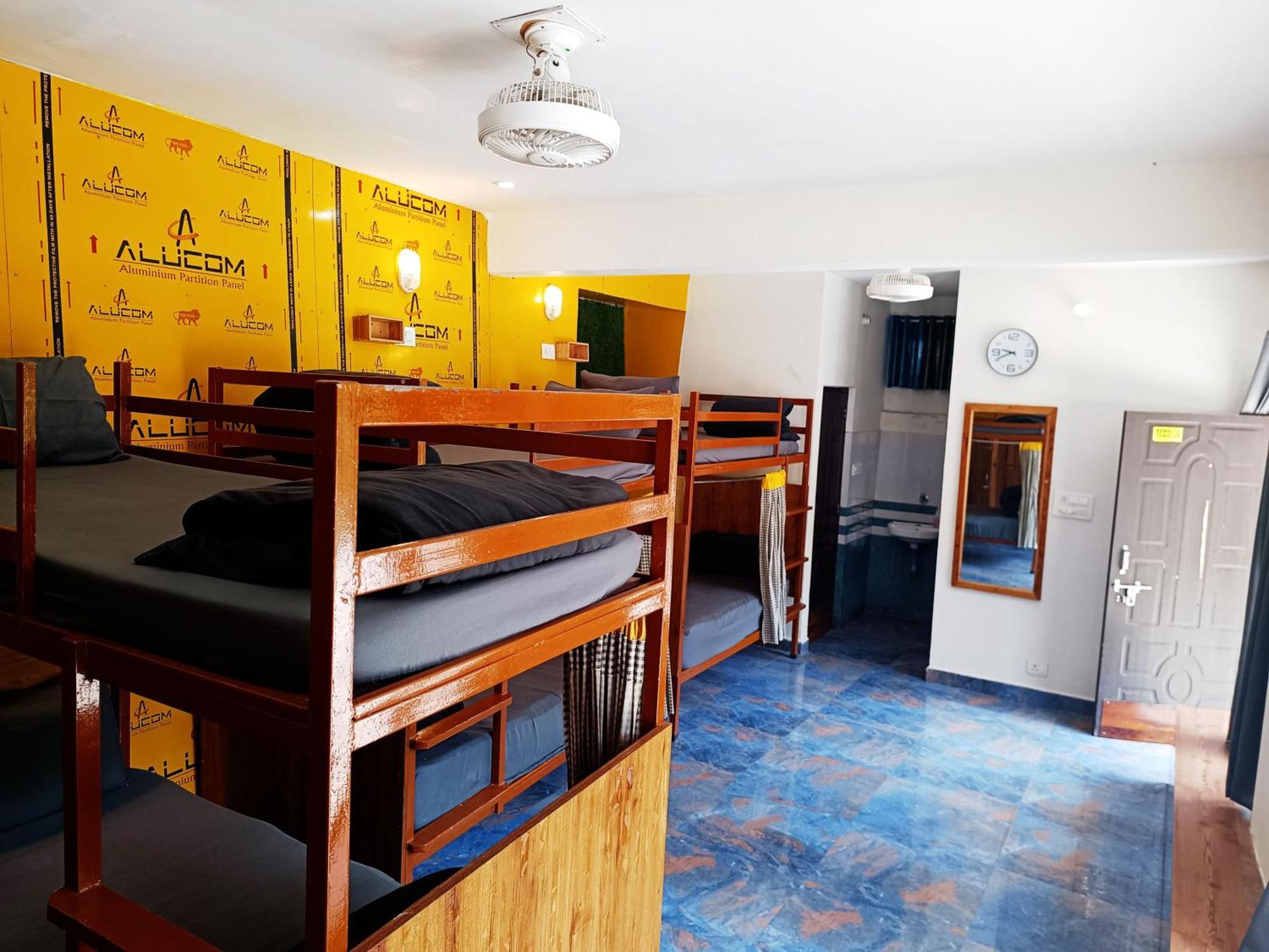 The Hosteller Mussoorie By The Streamside, Kempty 外观 照片